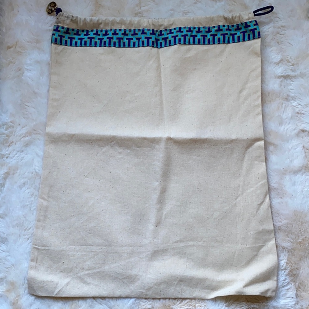 Tory Burch Small Cream Dust Bag with Gold Logo Charm – Drawstring Closure